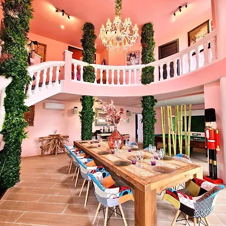 Flamingo Lujo Villa *